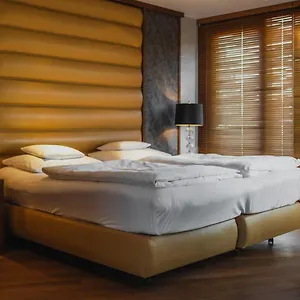 4* Hotel Yours Truly